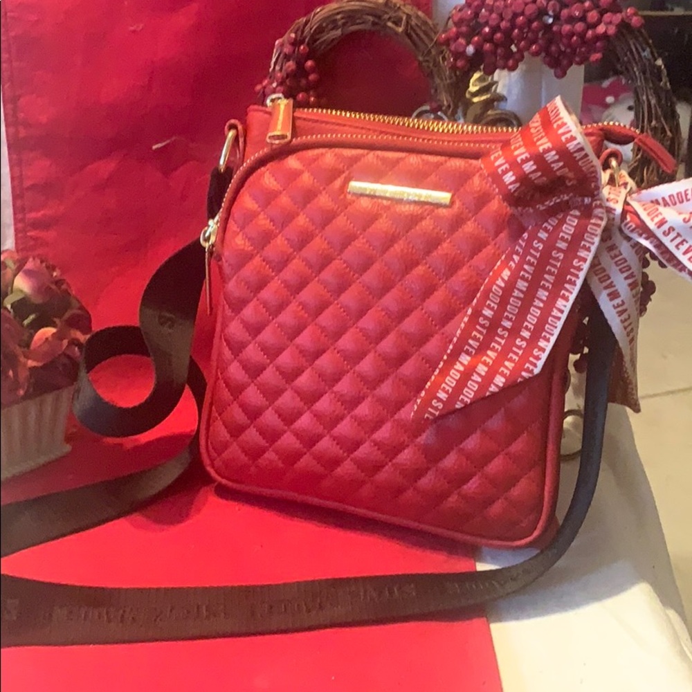 Steve Madden Red crossbody purse with cute bow 😚